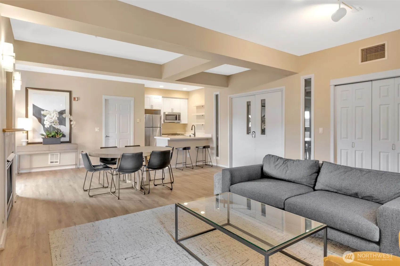 10042 Main Street #117, Bellevue, WA 98004-6027