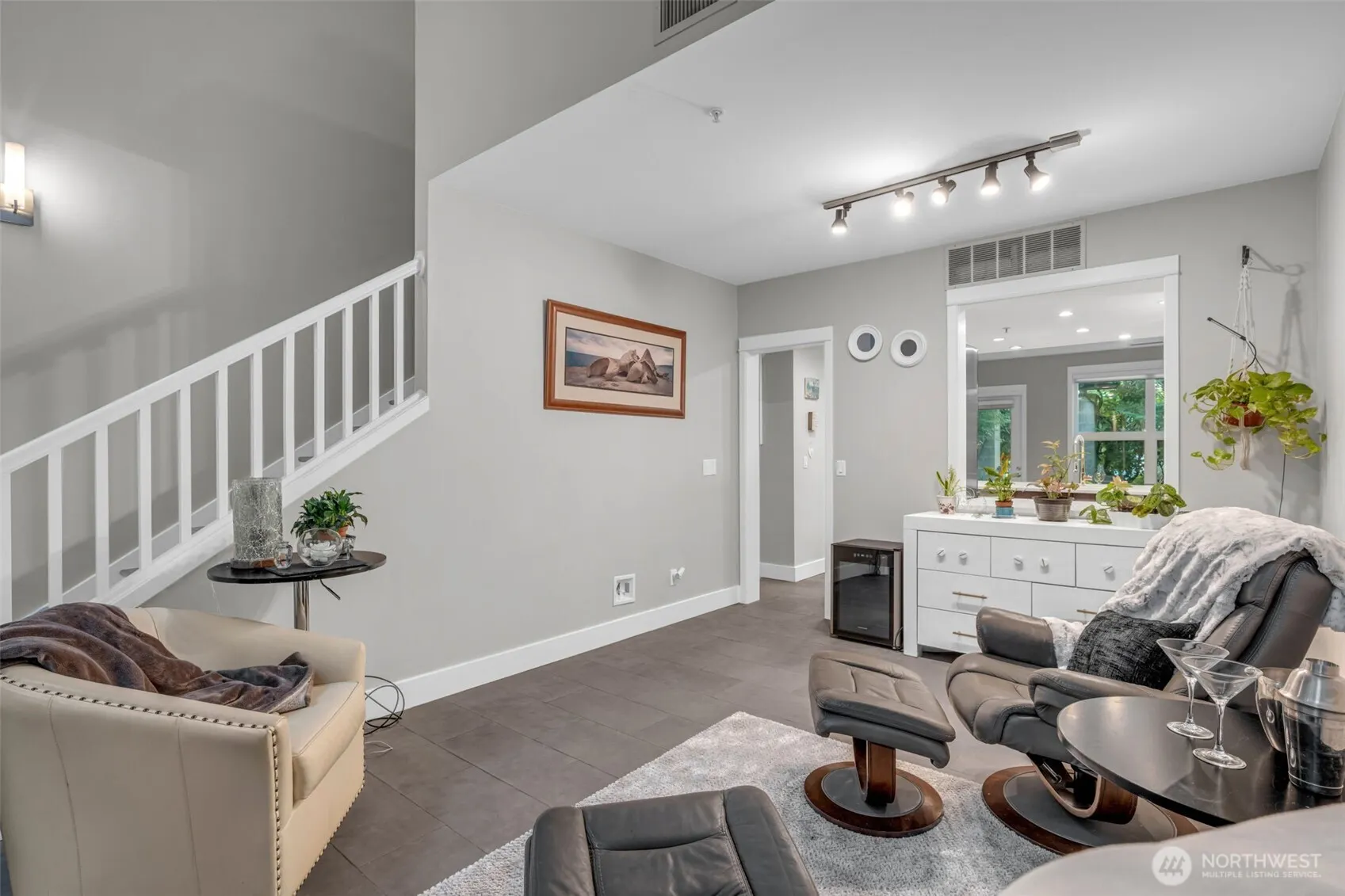 10042 Main Street #117, Bellevue, WA 98004-6027