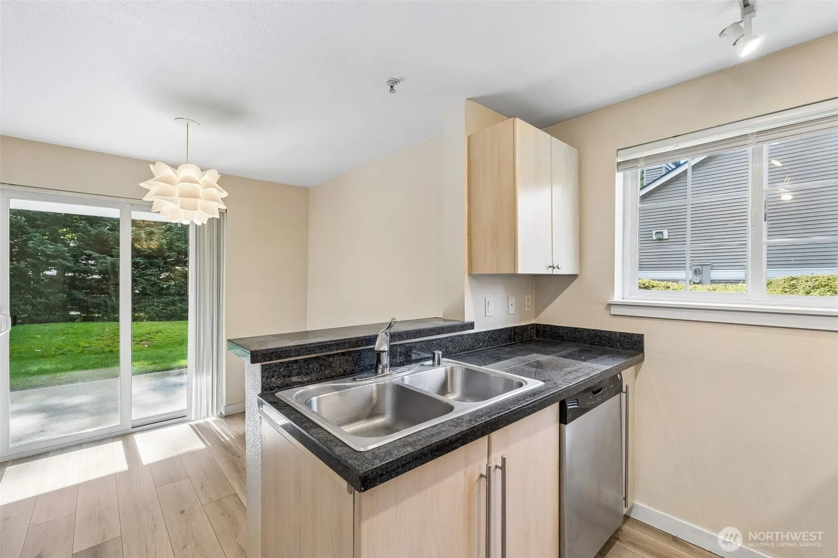 10619 SE 261st Place #E106, Kent, WA 98030