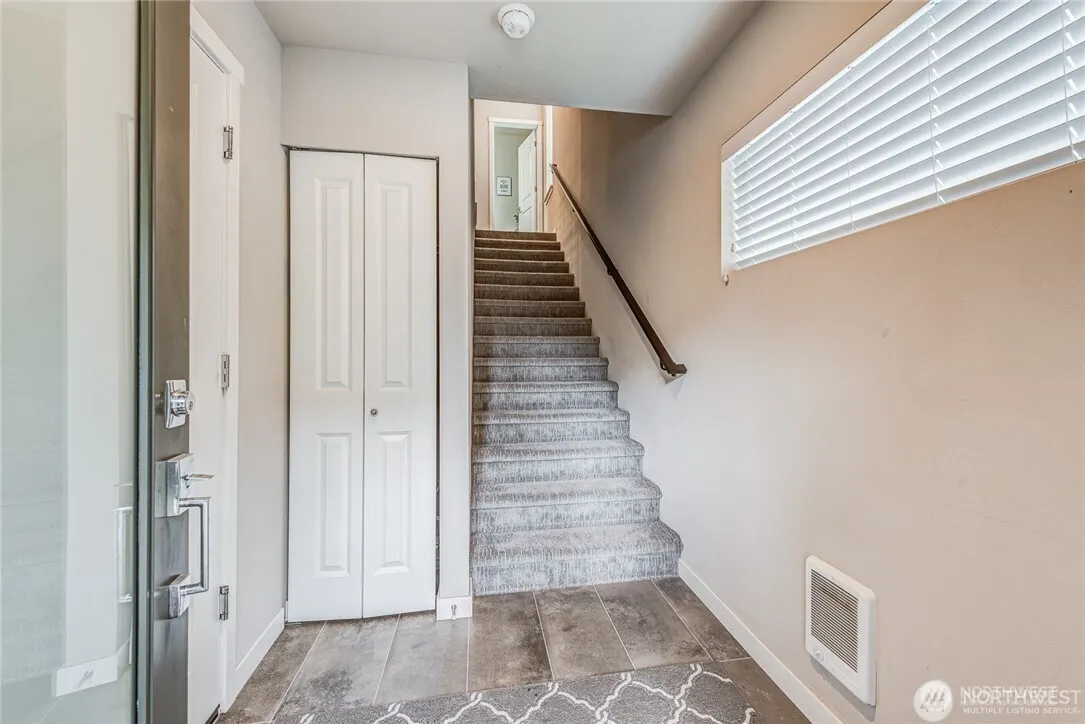 16021 Manor Way #E4, Lynnwood, WA 98087