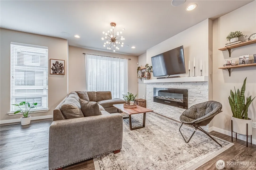 16021 Manor Way #E4, Lynnwood, WA 98087