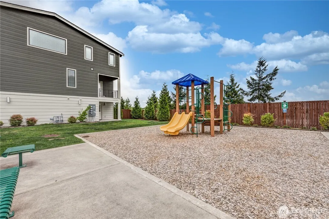 16021 Manor Way #E4, Lynnwood, WA 98087