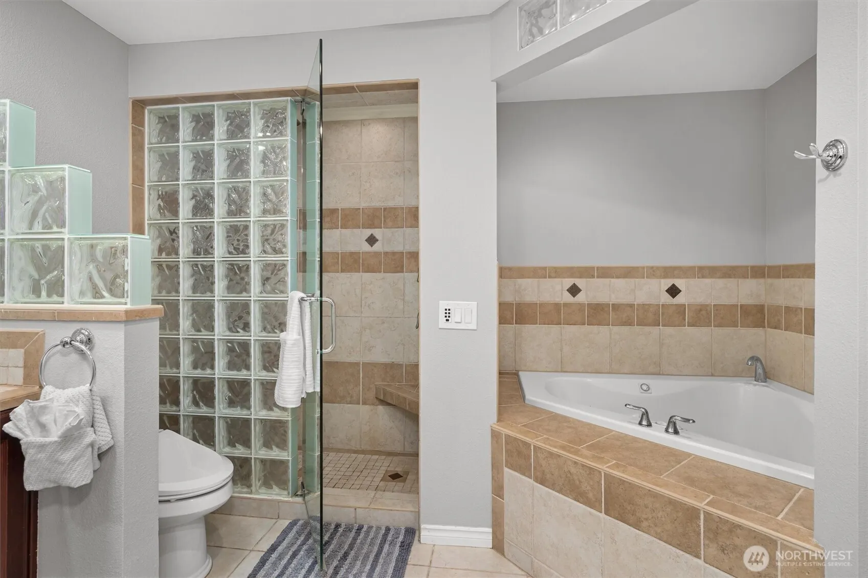 2958 Kennewick Pl Place NE, Renton, WA 98056