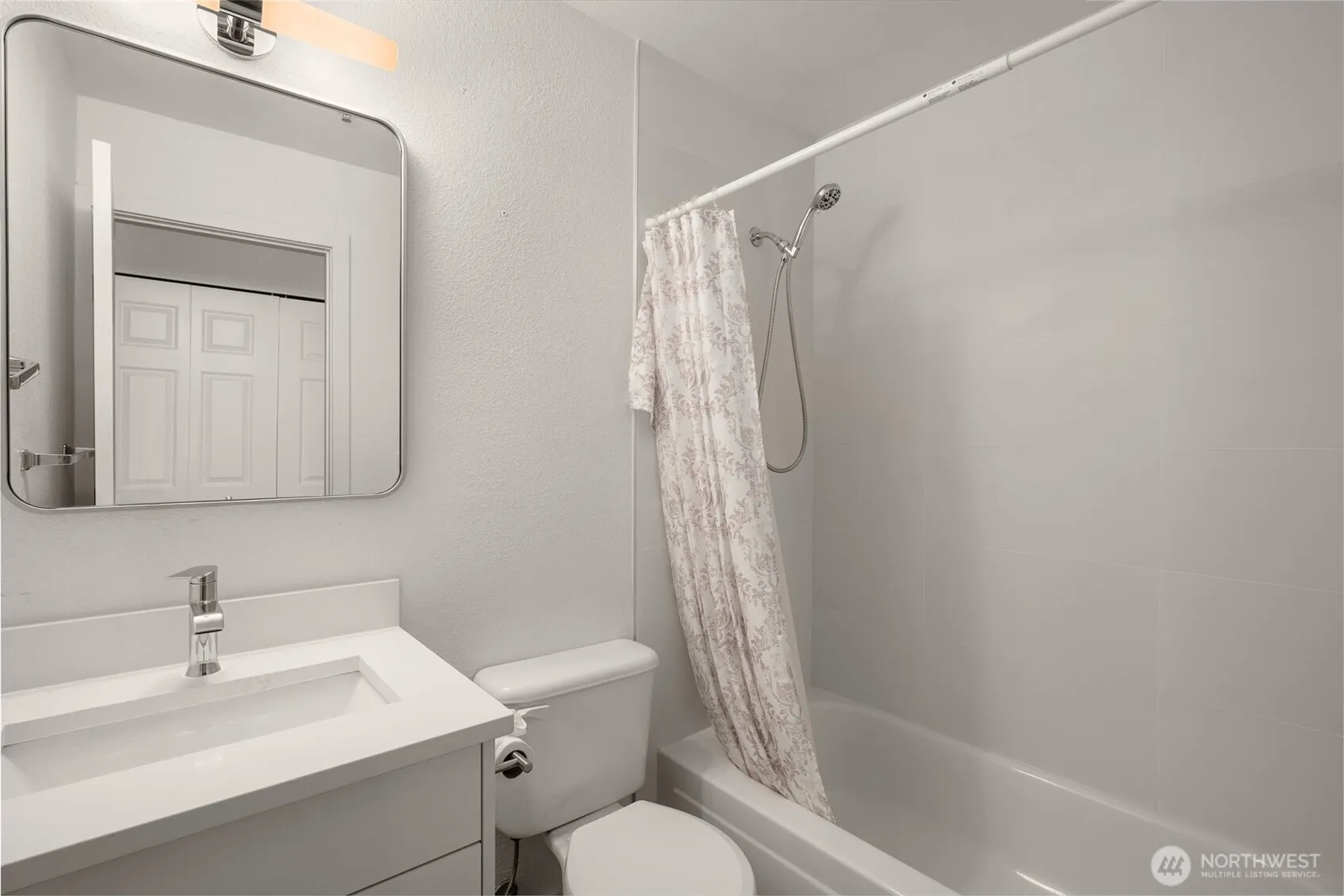 2600 118th Avenue SE #4-101, Bellevue, WA 98005