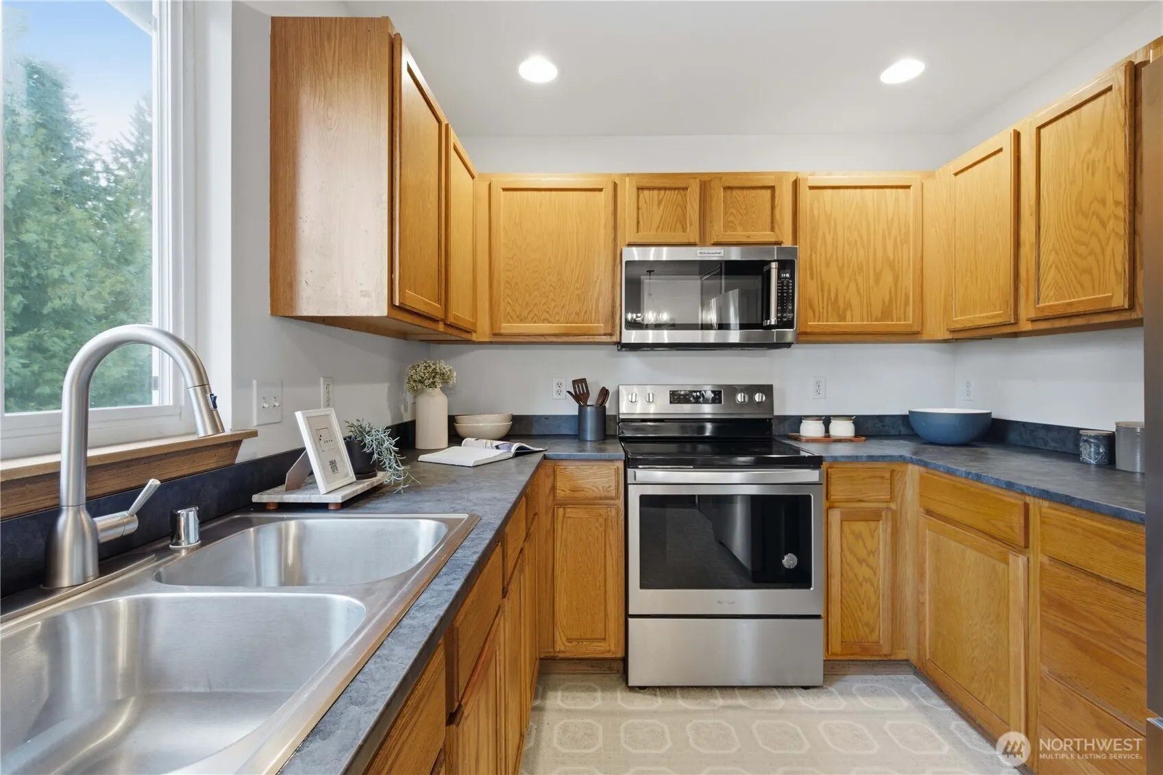 19315 8th Ave W, Lynnwood, WA 98036