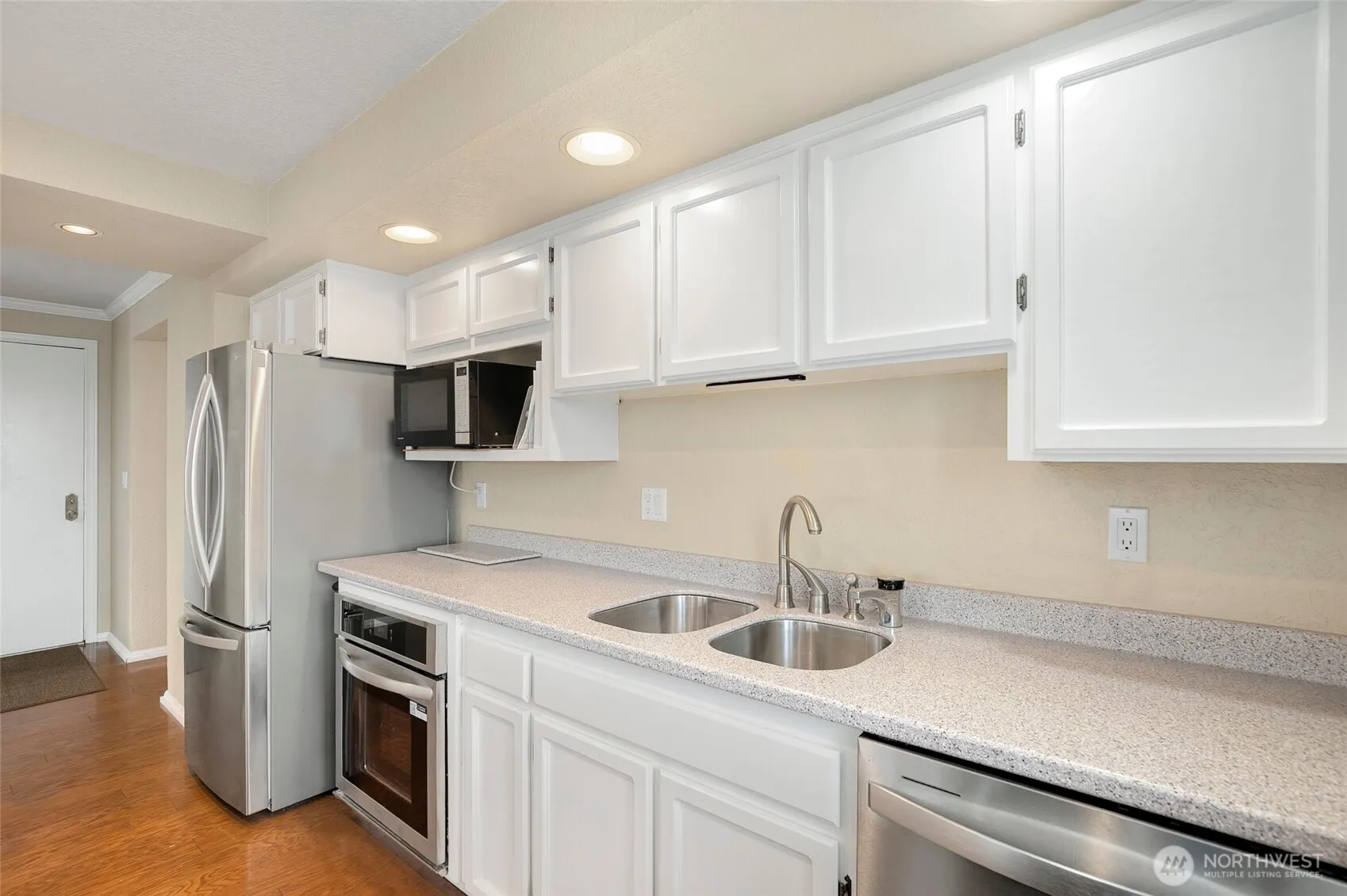 317 Kennebeck Avenue S #204, Kent, WA 98030