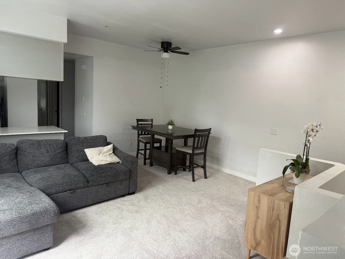 22121 41st Place S #202, Kent, WA 98032