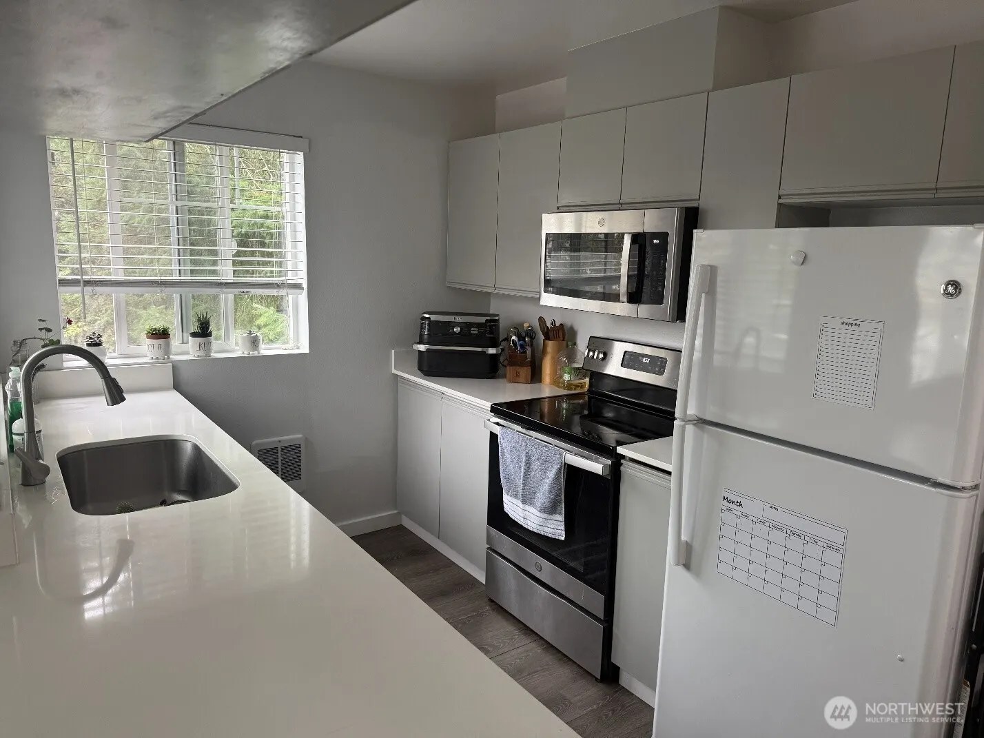 22121 41st Place S #202, Kent, WA 98032