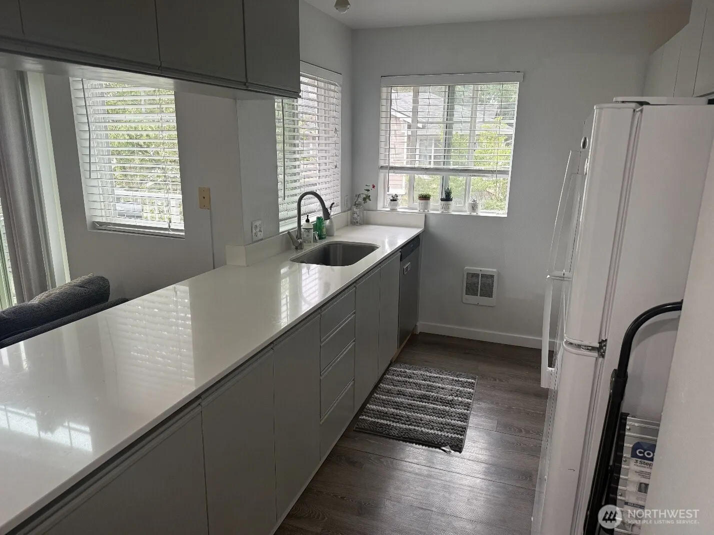 22121 41st Place S #202, Kent, WA 98032