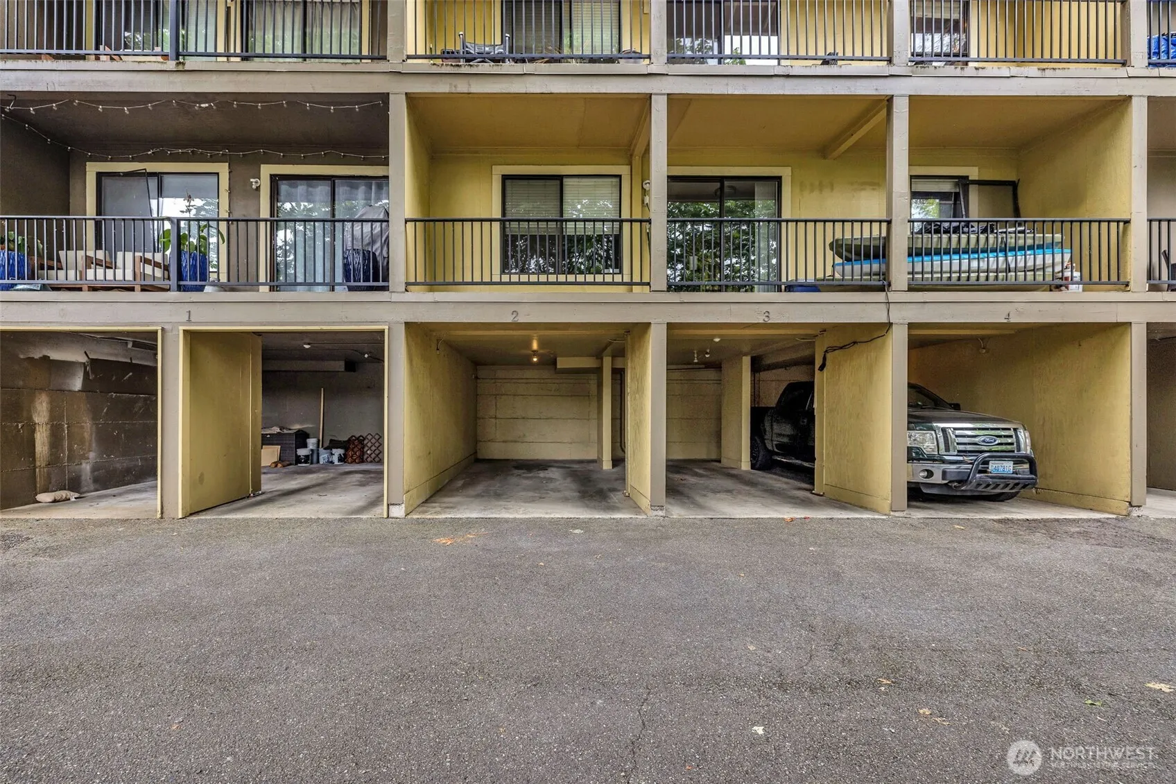11701 100th Avenue NE #4, Kirkland, WA 98034