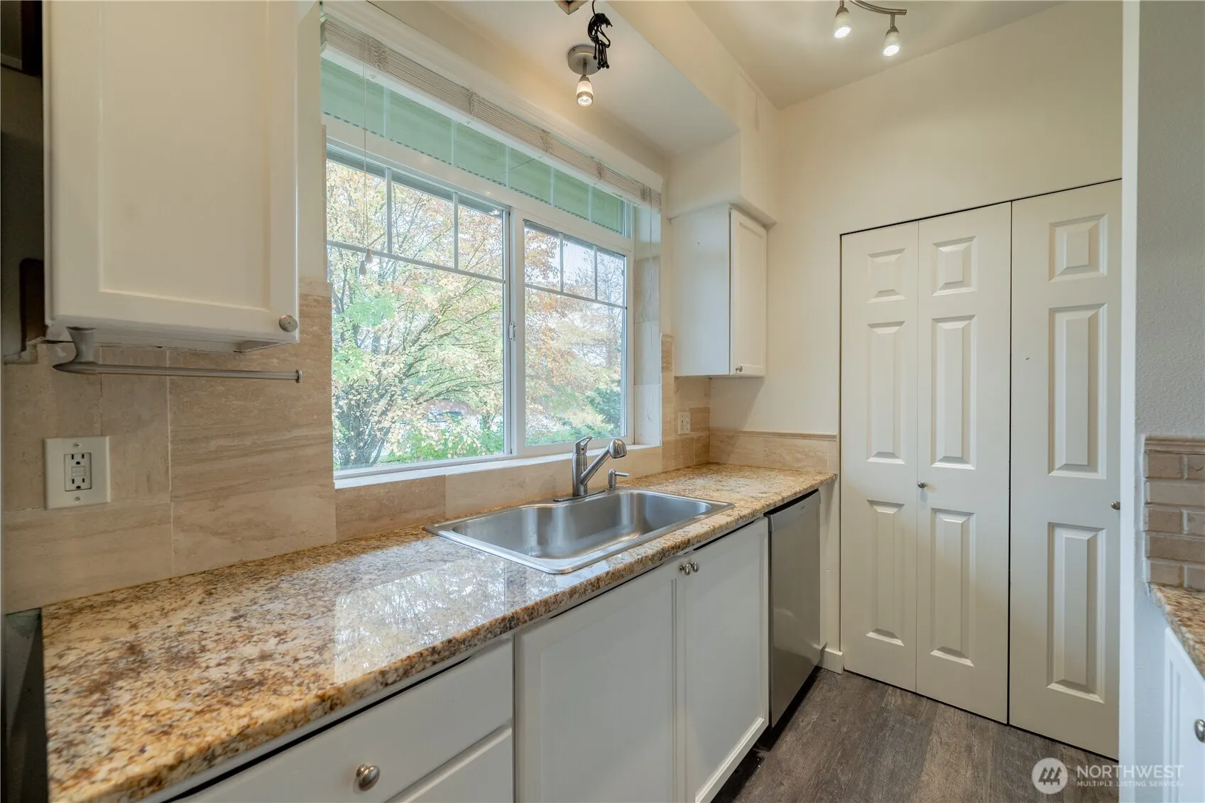 18930 Bothell Everett Highway #E203, Bothell, WA 98012