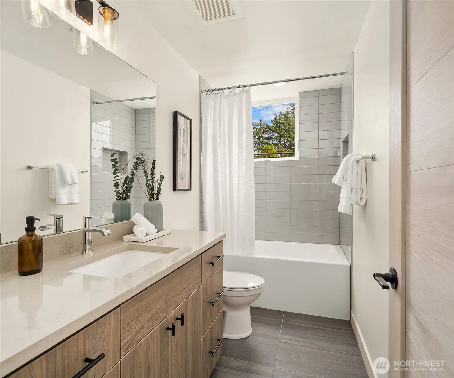 1036 NE 72nd Street , Seattle, WA 98115