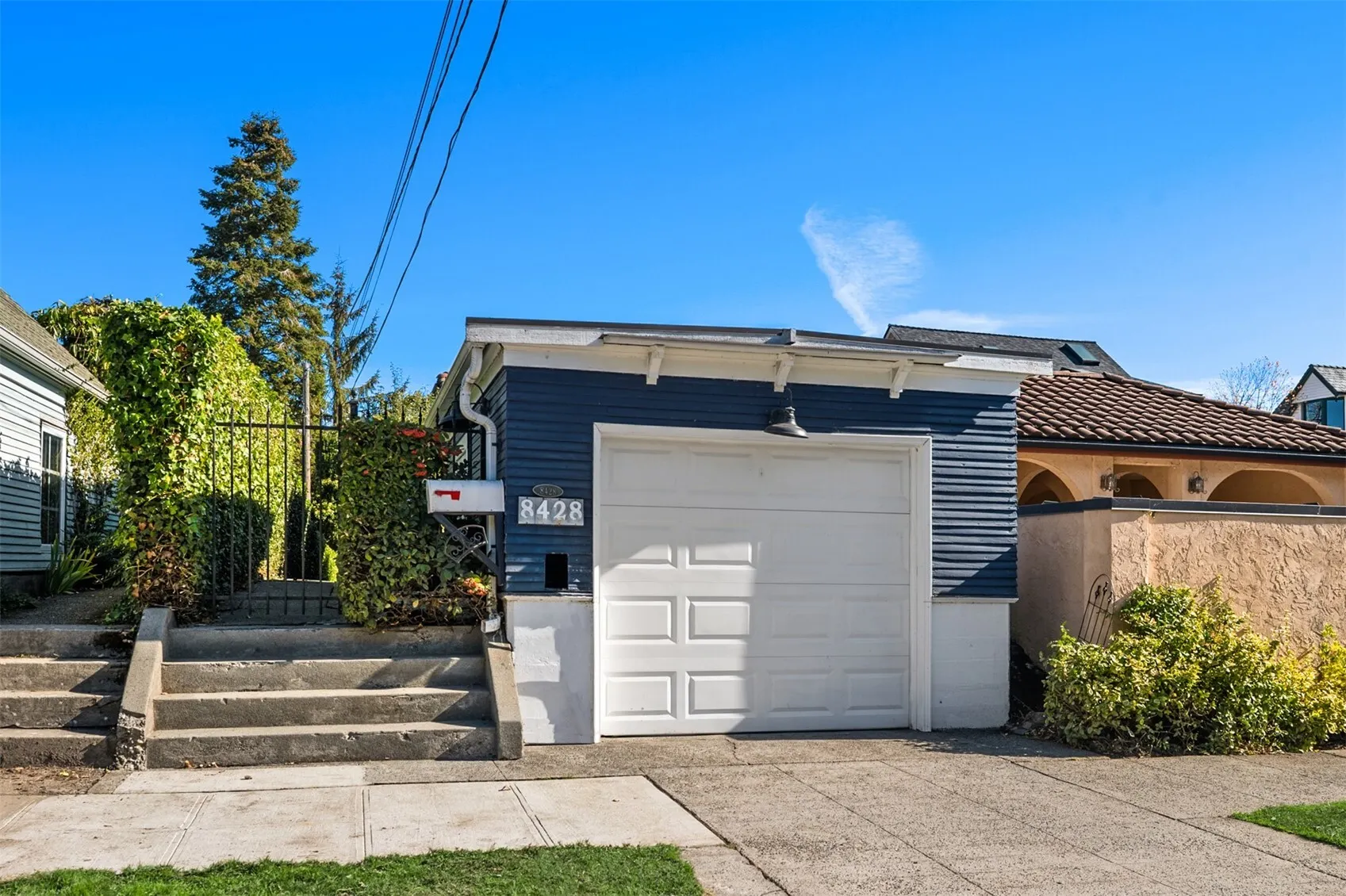 8428 Island Drive S, Seattle, WA 98118