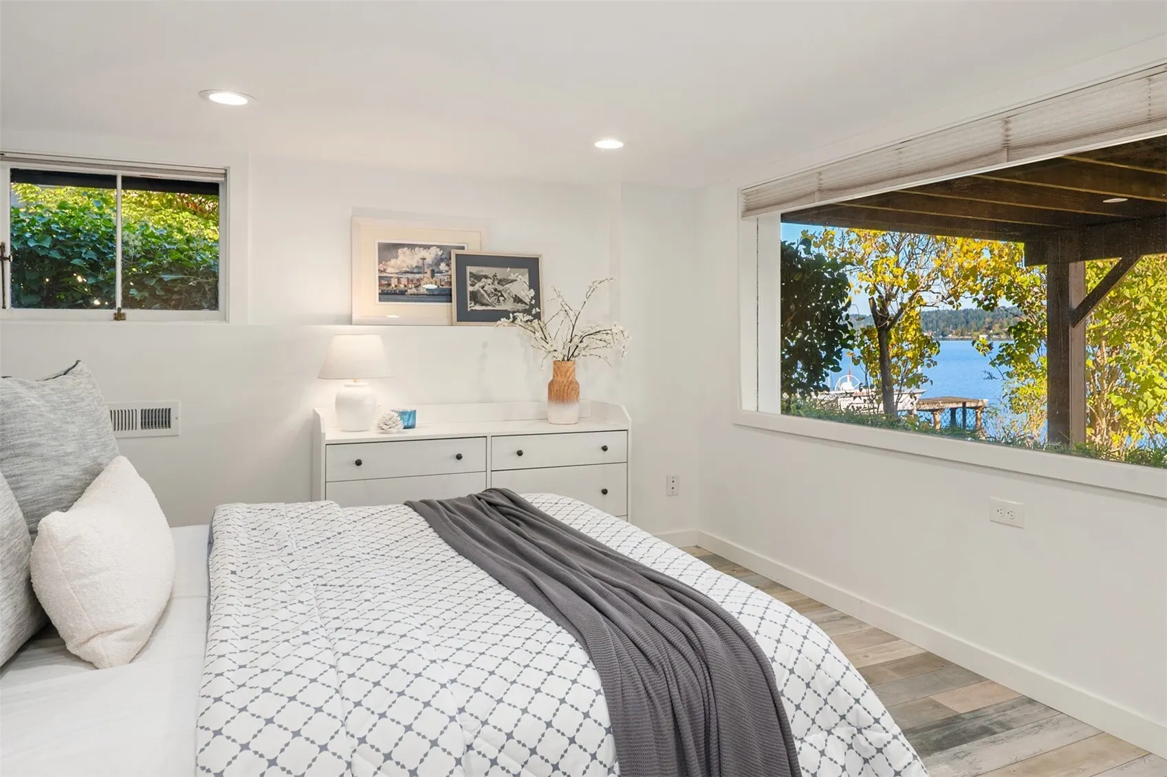 8428 Island Drive S, Seattle, WA 98118
