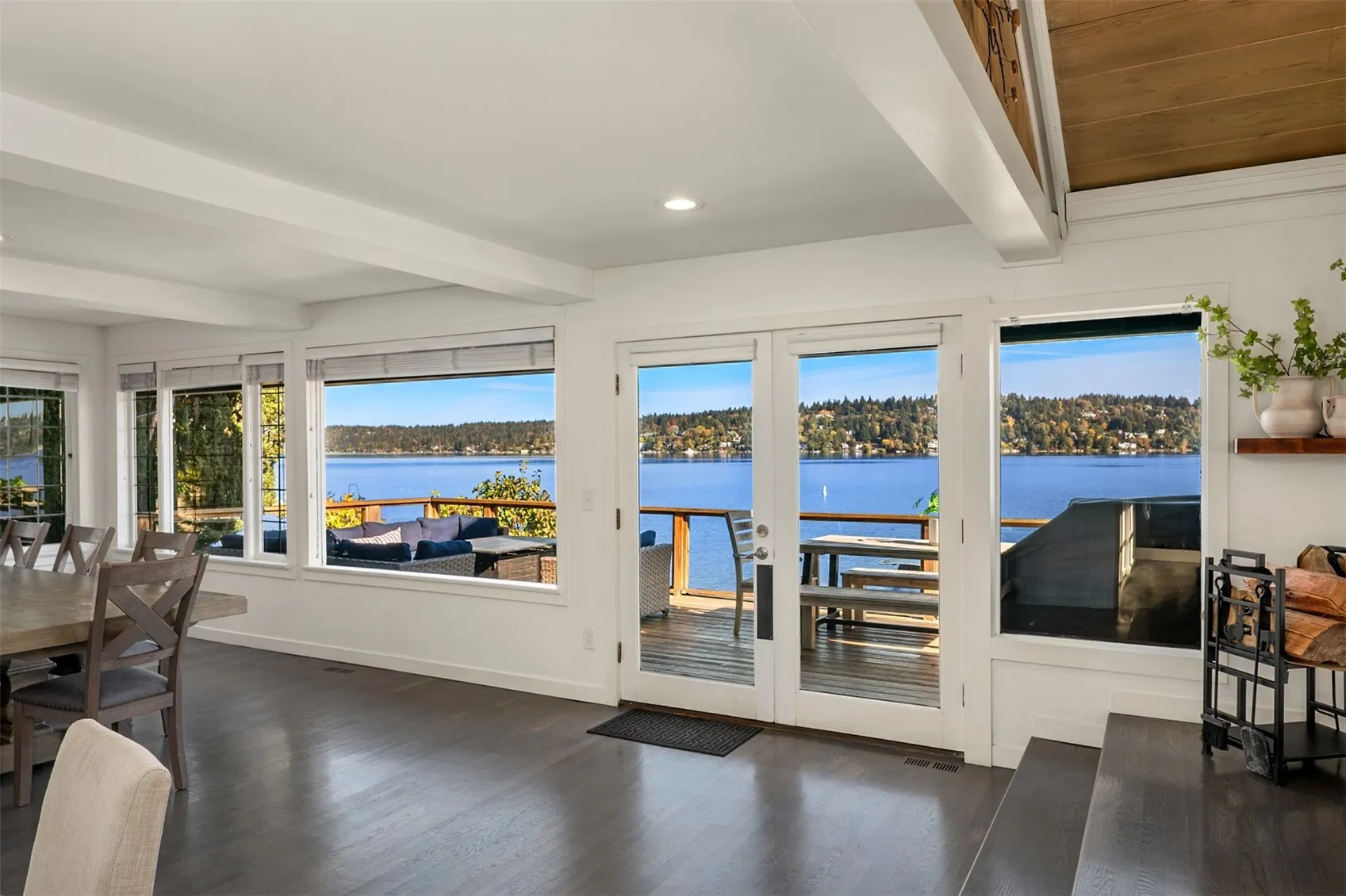 8428 Island Drive S, Seattle, WA 98118