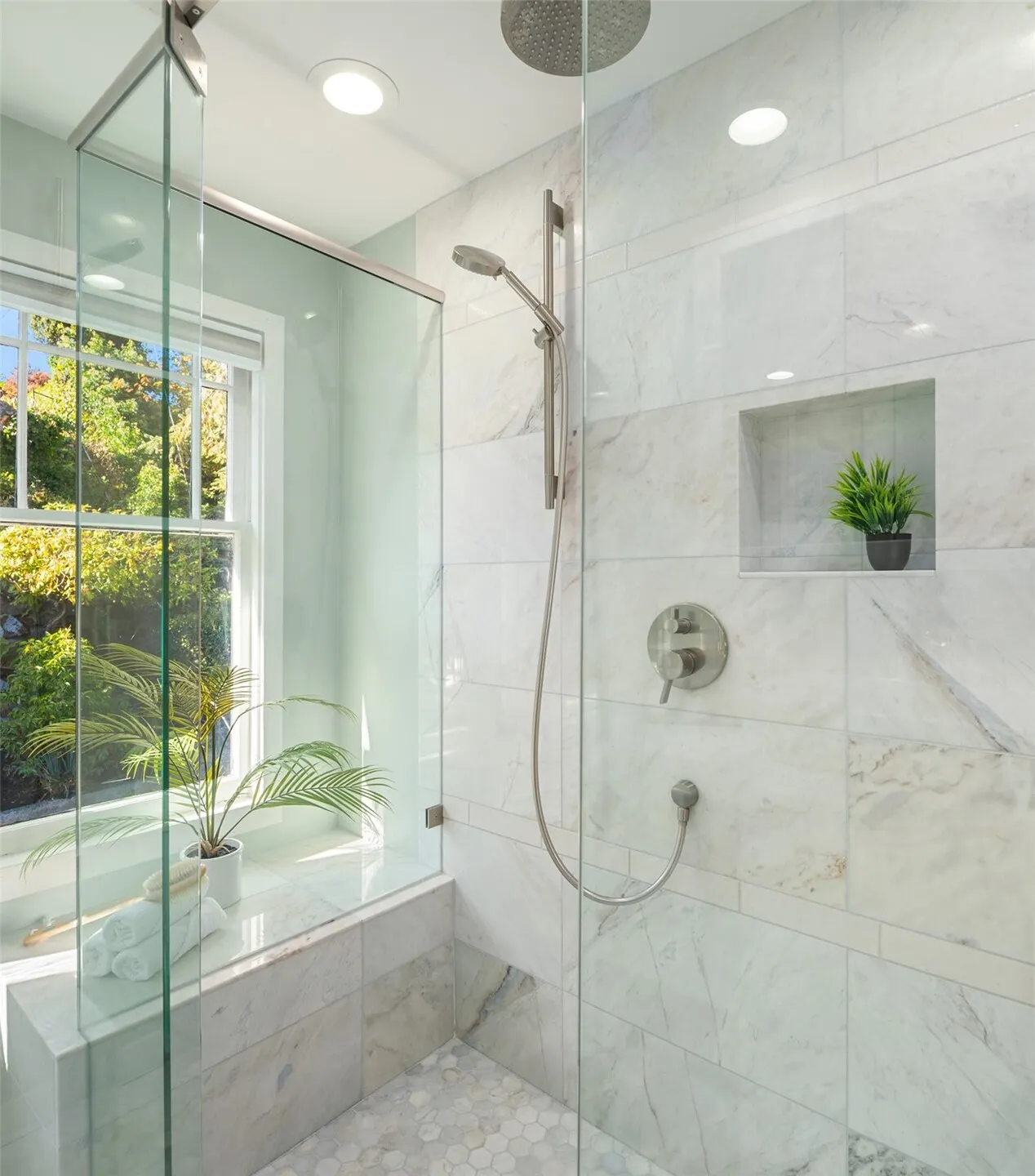 8428 Island Drive S, Seattle, WA 98118