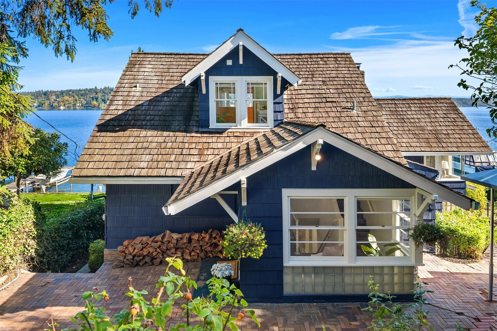 8428 Island Drive S, Seattle, WA 98118