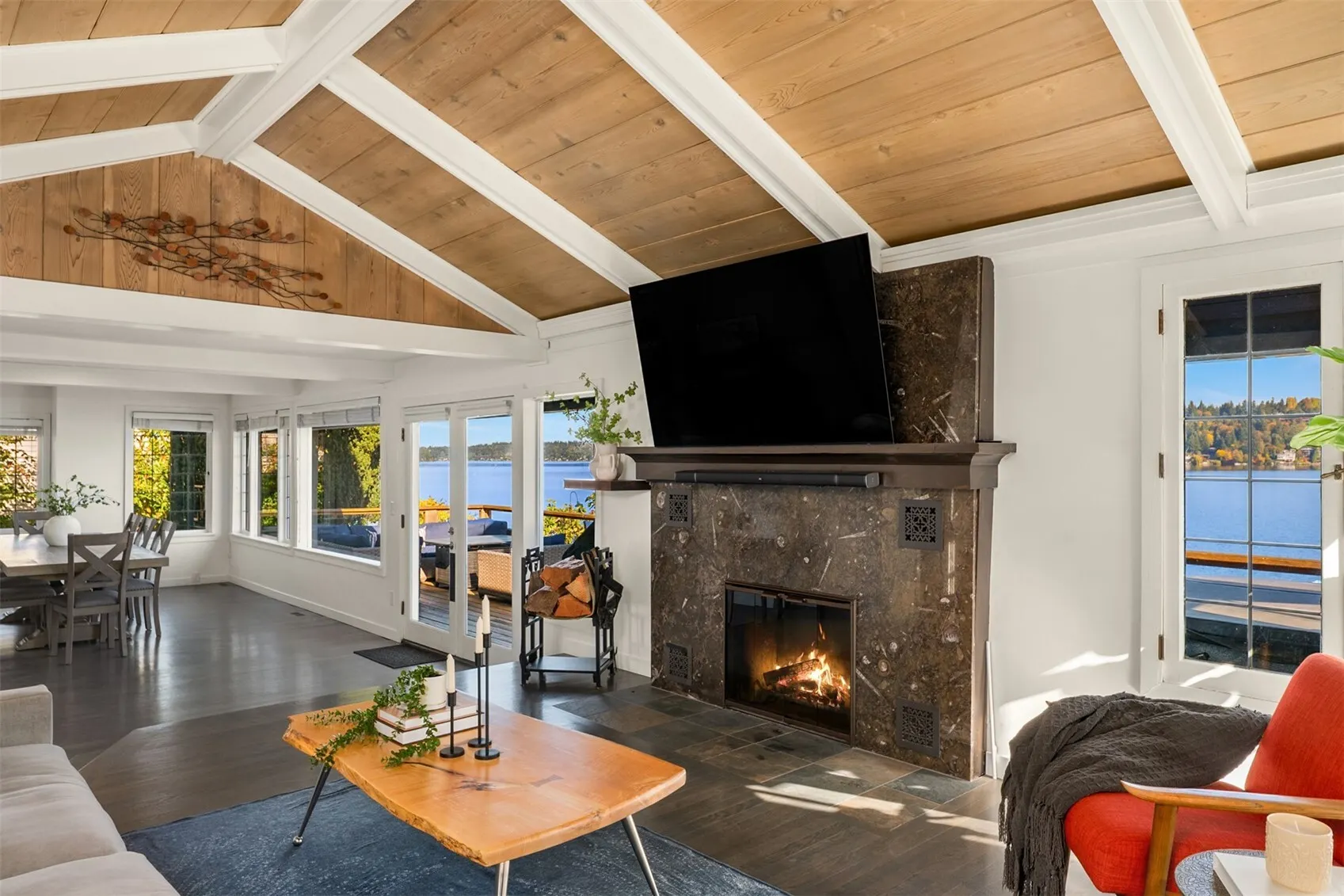 8428 Island Drive S, Seattle, WA 98118