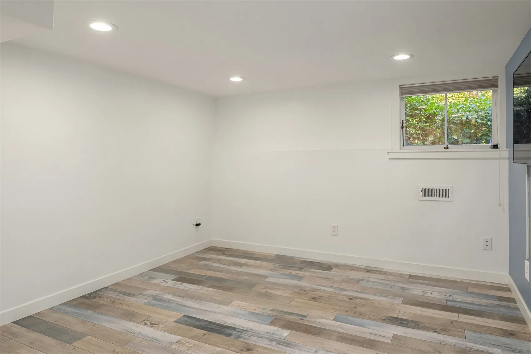 8428 Island Drive S, Seattle, WA 98118