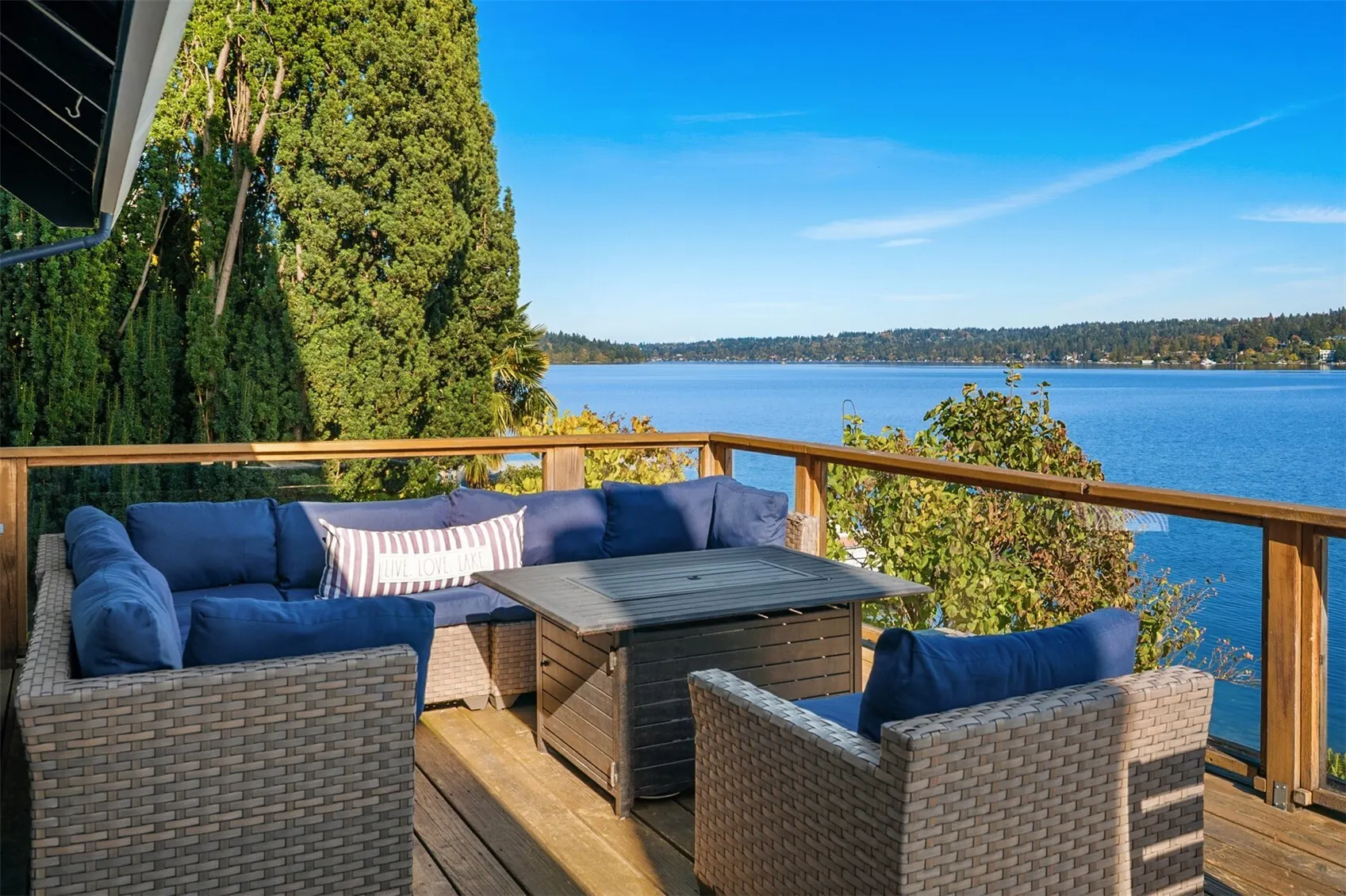 8428 Island Drive S, Seattle, WA 98118