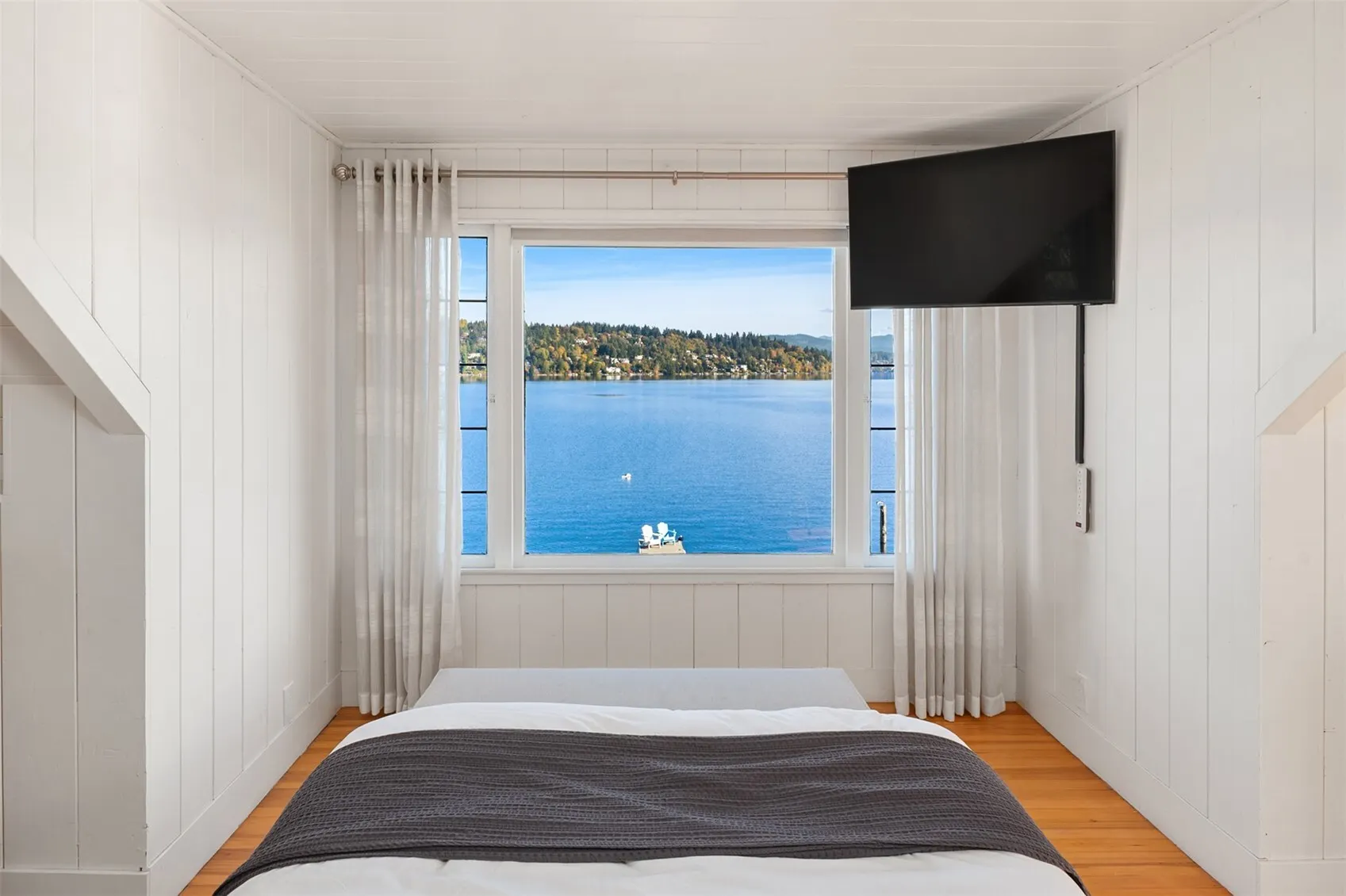 8428 Island Drive S, Seattle, WA 98118
