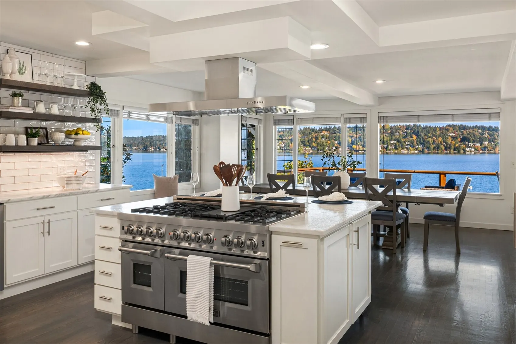 8428 Island Drive S, Seattle, WA 98118