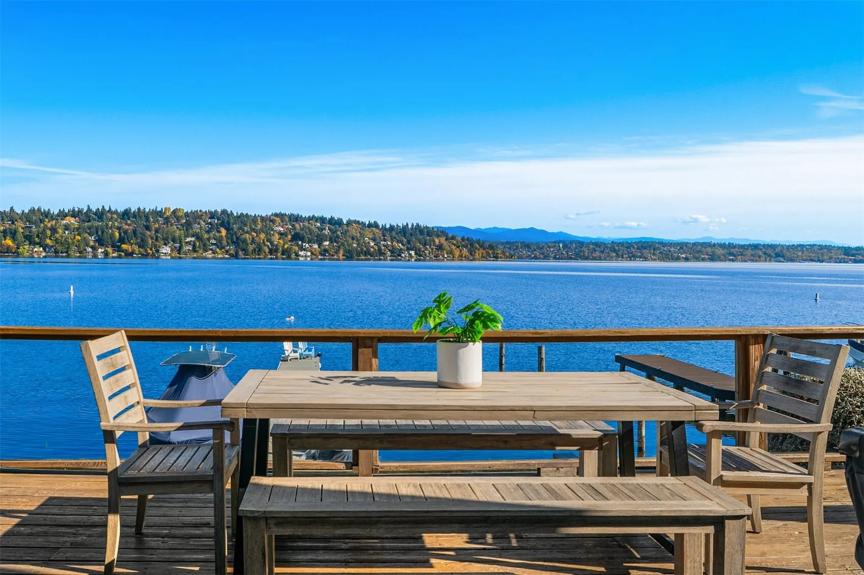 8428 Island Drive S, Seattle, WA 98118