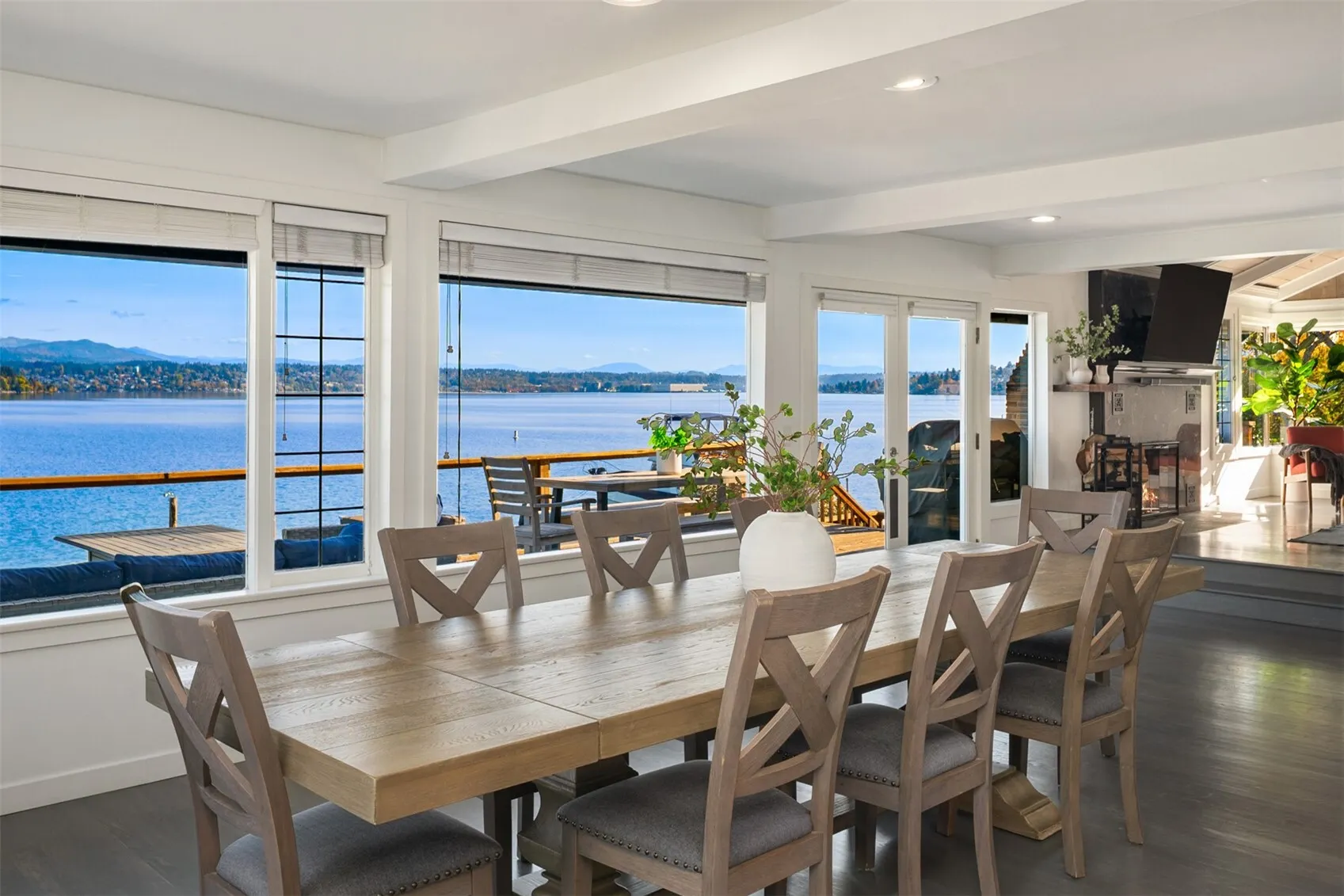 8428 Island Drive S, Seattle, WA 98118
