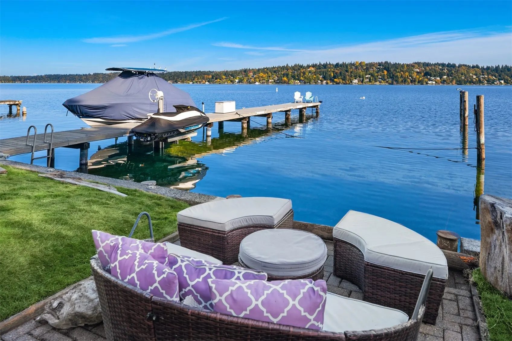 8428 Island Drive S, Seattle, WA 98118
