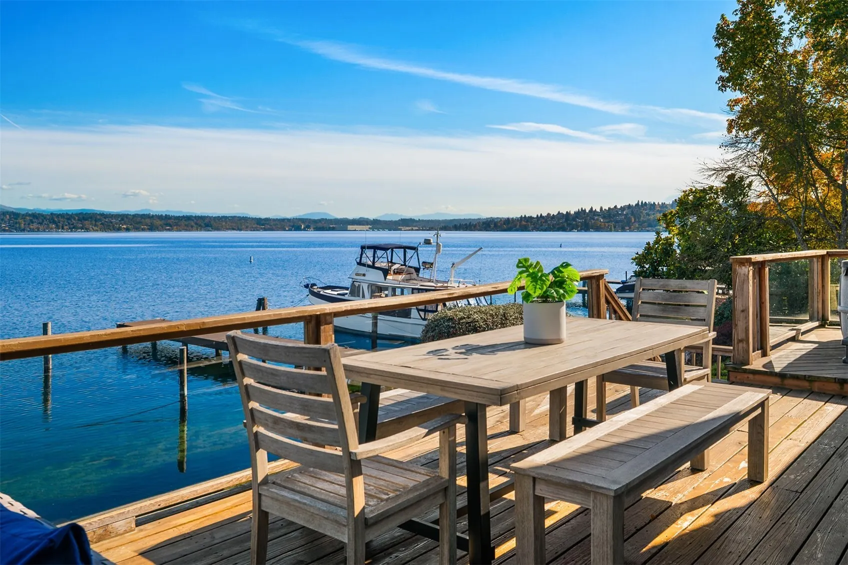 8428 Island Drive S, Seattle, WA 98118