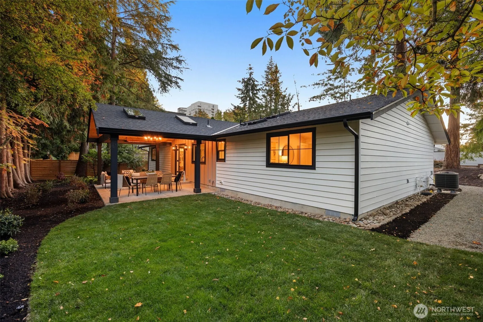 10836 NE 12th Place , Bellevue, WA 98004