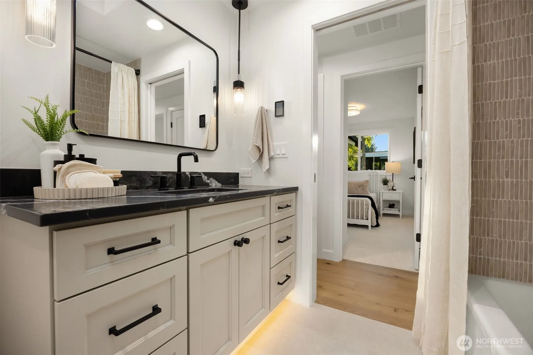 10836 NE 12th Place , Bellevue, WA 98004