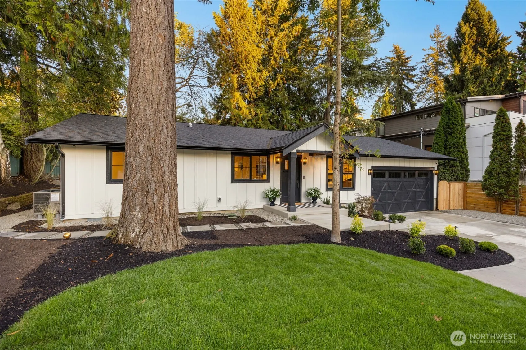 10836 NE 12th Place , Bellevue, WA 98004