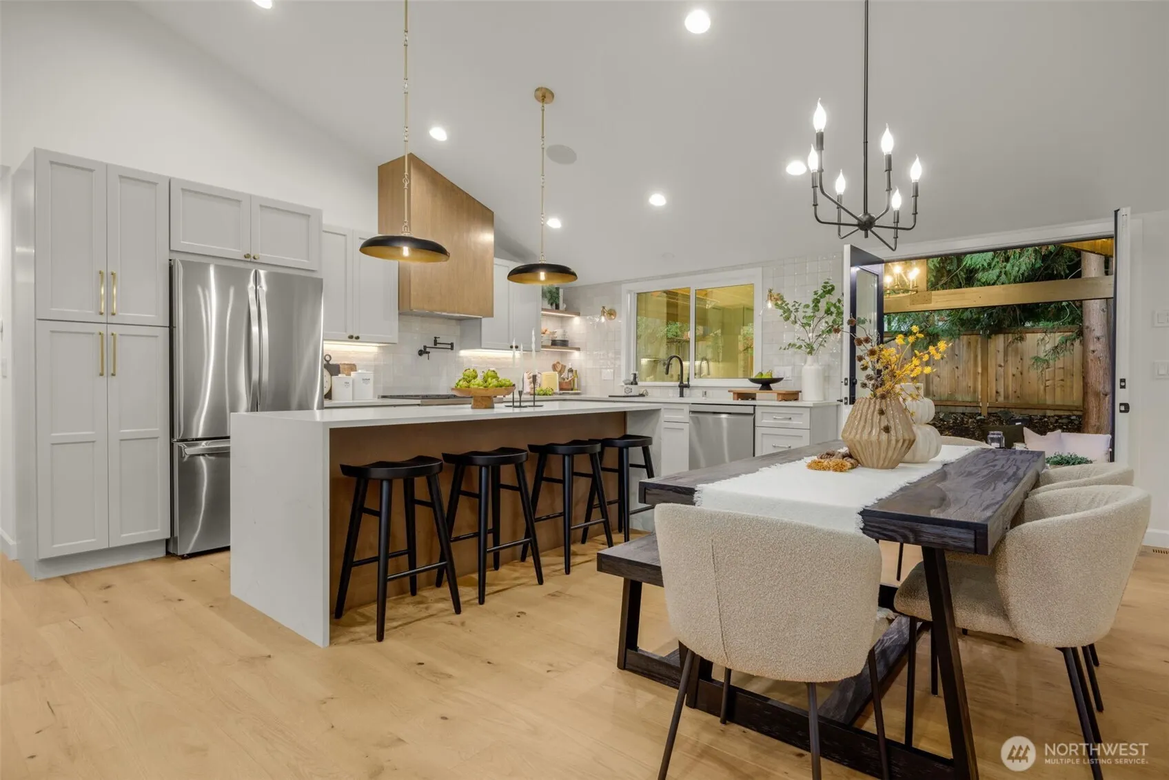 10836 NE 12th Place , Bellevue, WA 98004