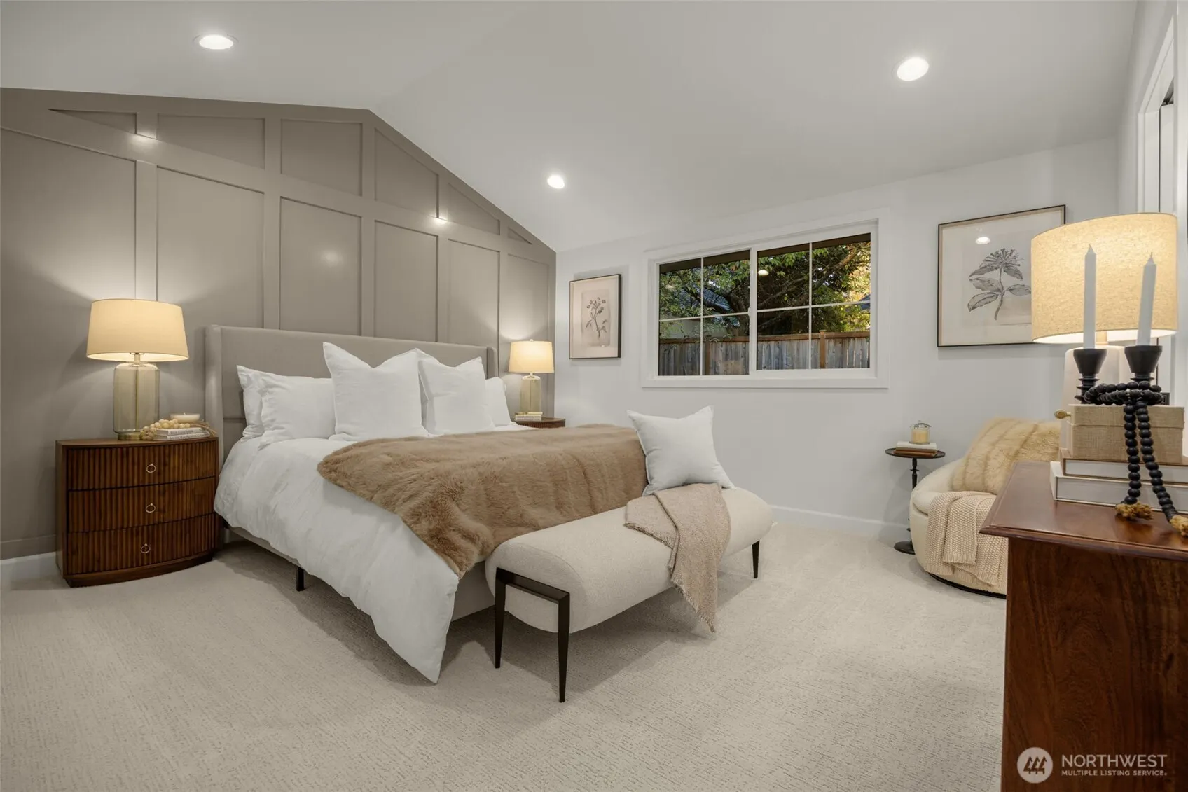 10836 NE 12th Place , Bellevue, WA 98004