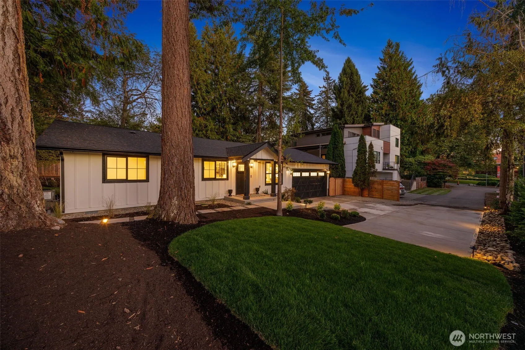10836 NE 12th Place , Bellevue, WA 98004