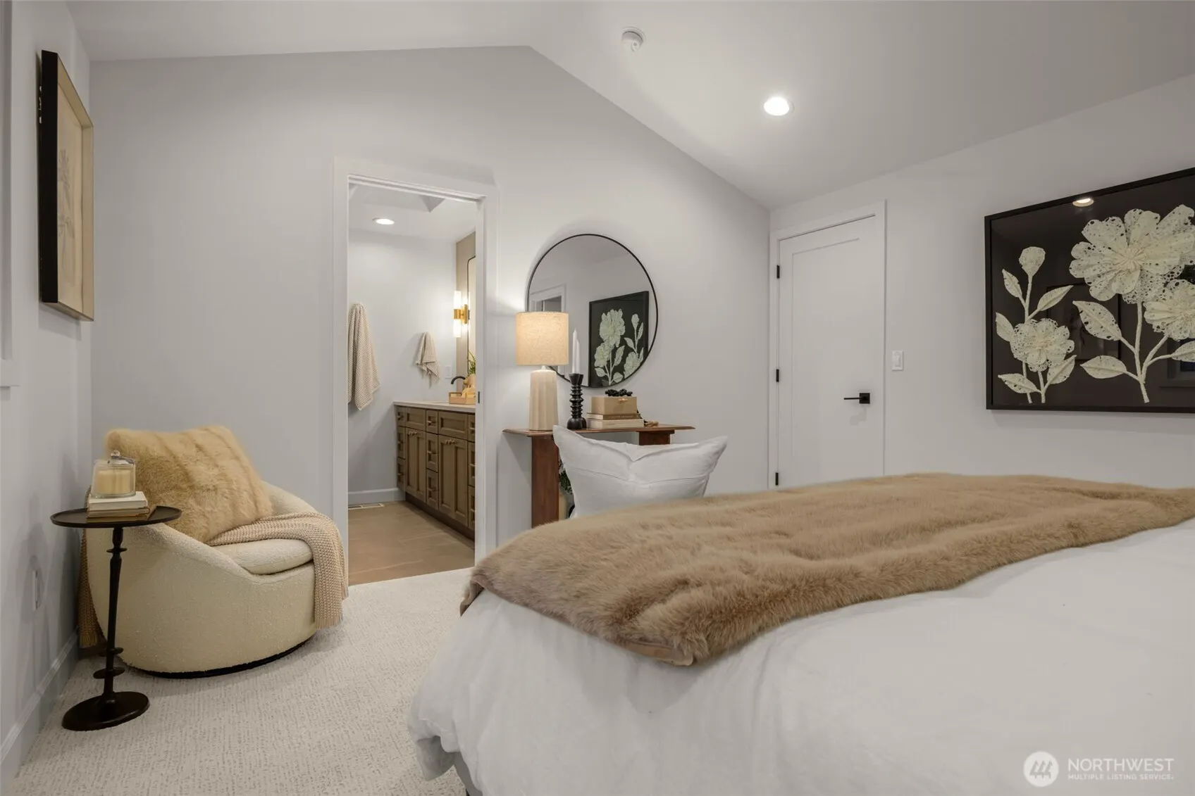 10836 NE 12th Place , Bellevue, WA 98004