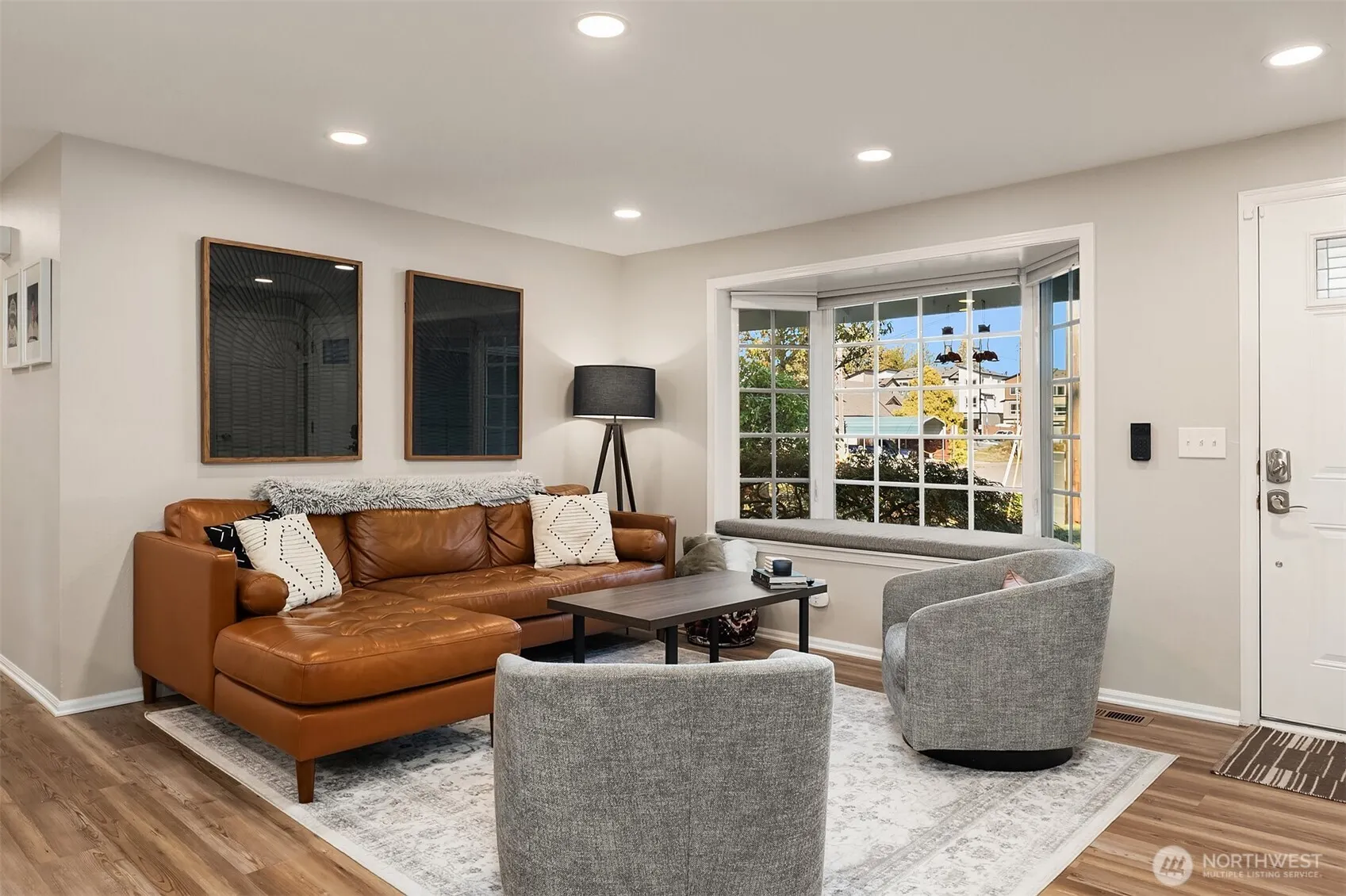 3917 NE 11th Place , Renton, WA 98056