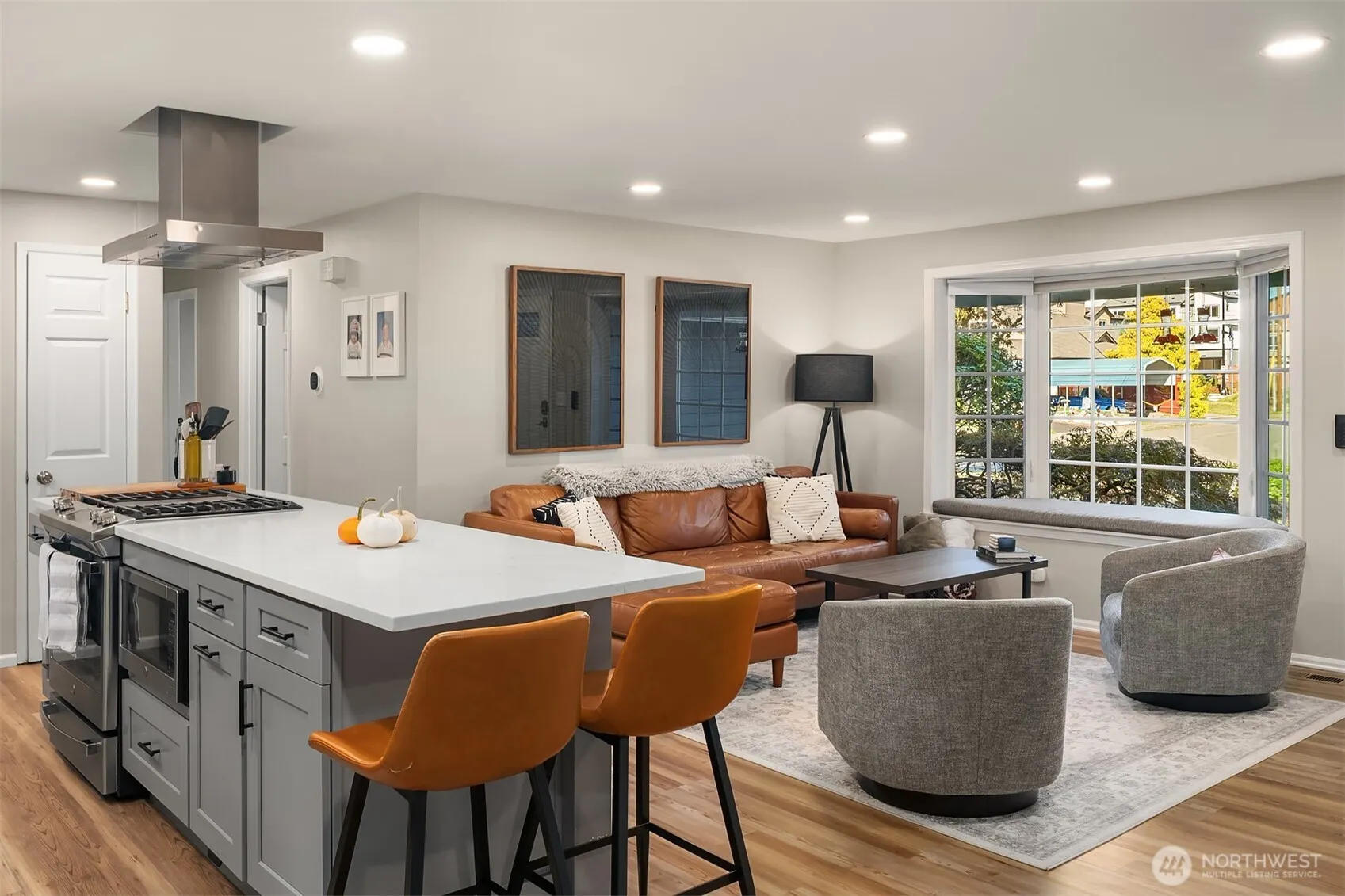 3917 NE 11th Place , Renton, WA 98056