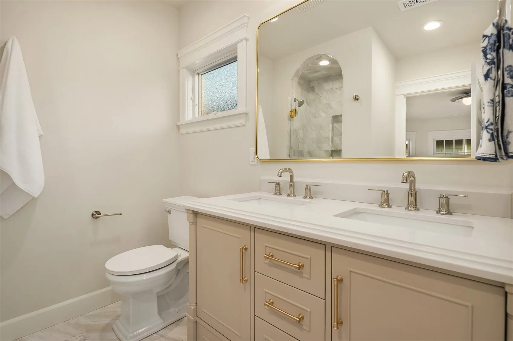 206 32nd Avenue , Seattle, WA 98122