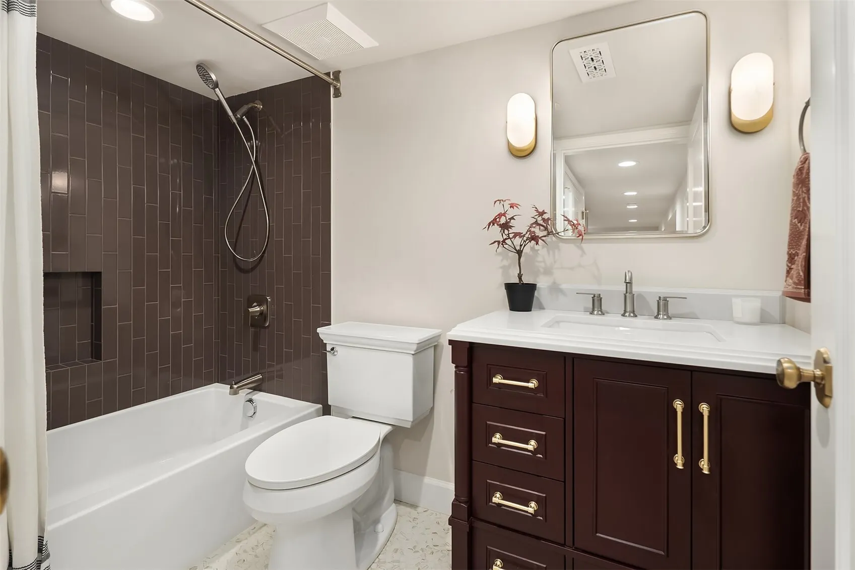 206 32nd Avenue , Seattle, WA 98122