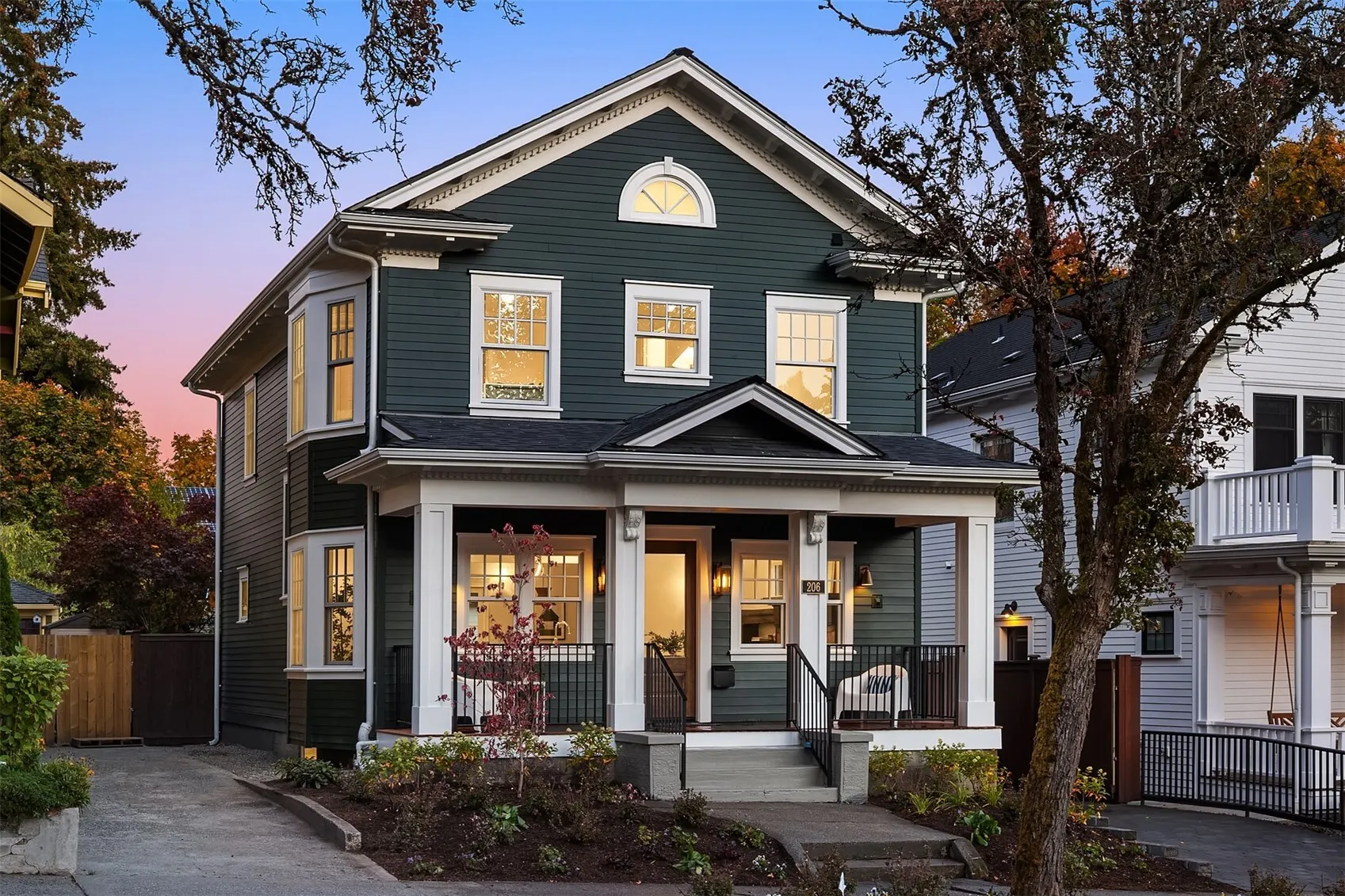 206 32nd Avenue , Seattle, WA 98122
