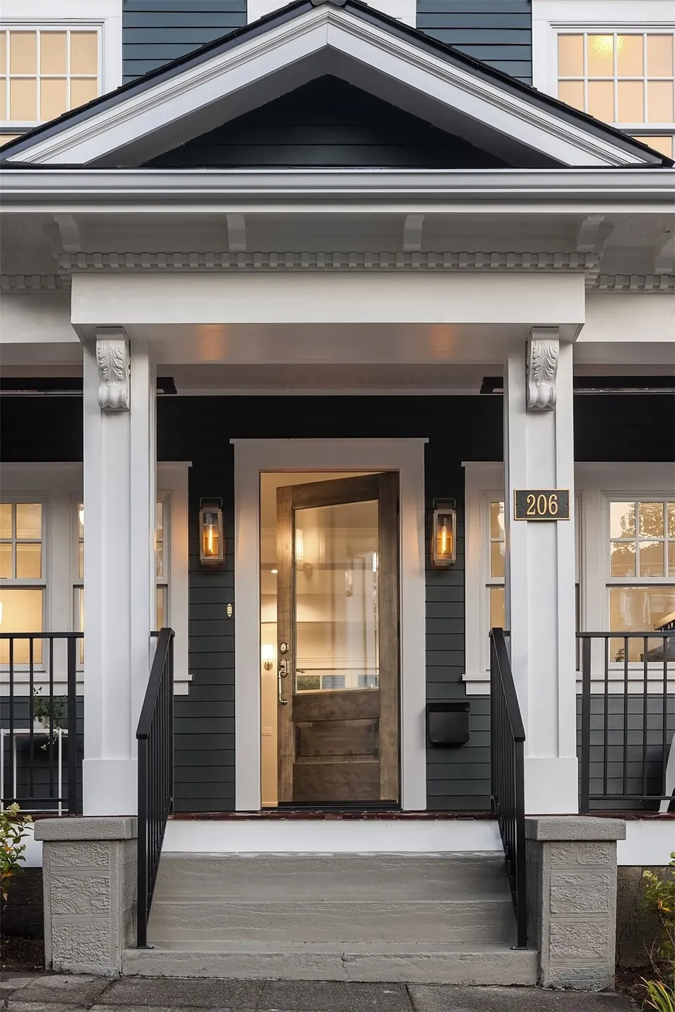 206 32nd Avenue , Seattle, WA 98122
