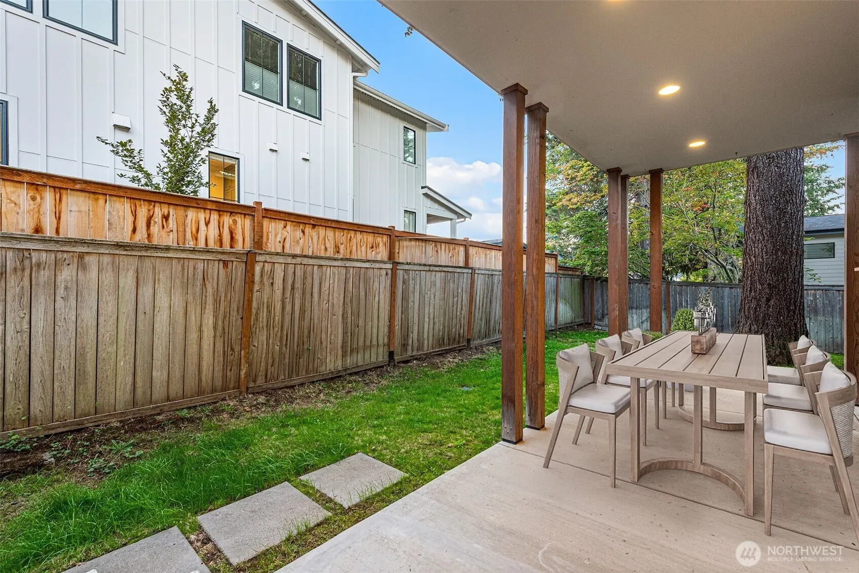 1711 4th St , Kirkland, WA 98033
