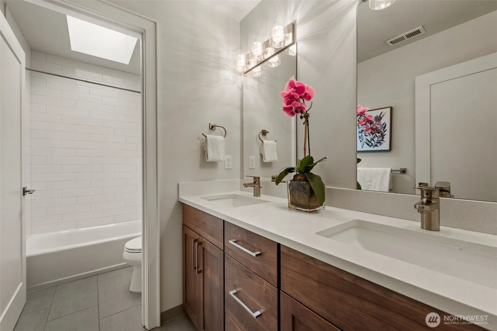 1711 4th St , Kirkland, WA 98033