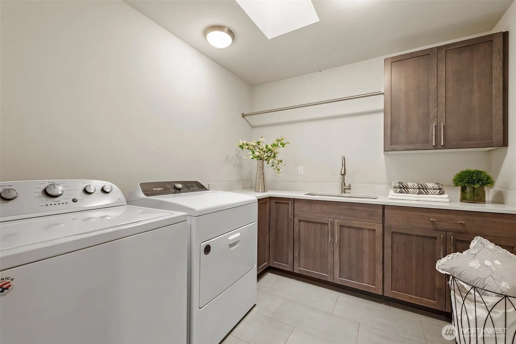 1711 4th St , Kirkland, WA 98033