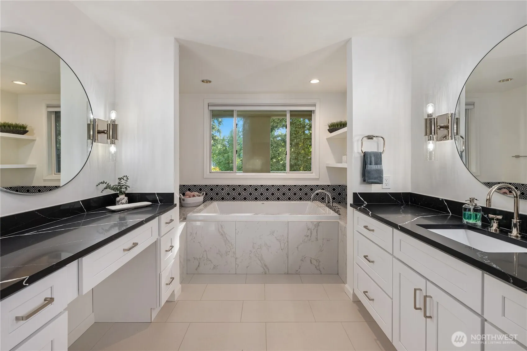 10000 Meydenbauer Way SE #5, Bellevue, WA 98004-6045