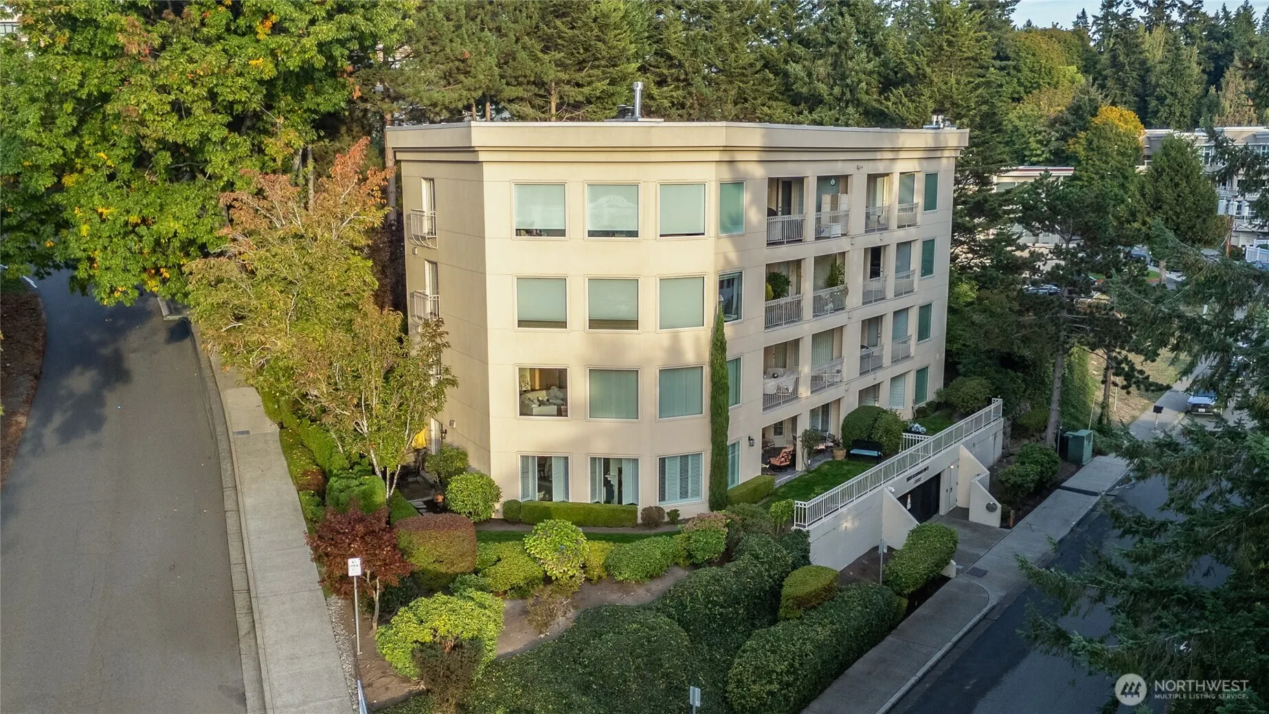 10000 Meydenbauer Way SE #5, Bellevue, WA 98004-6045
