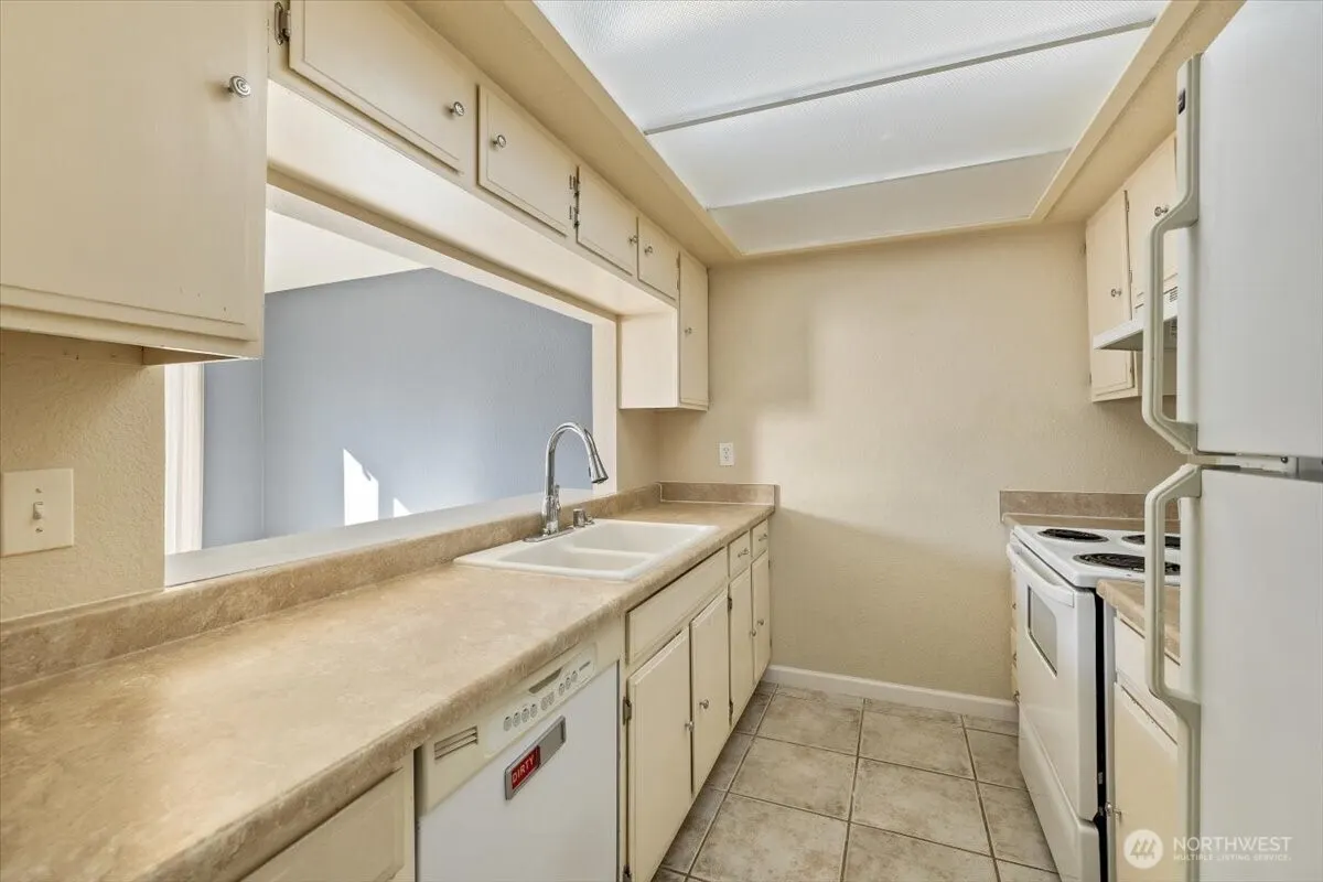 6703 204th Street SW #206, Lynnwood, WA 98036