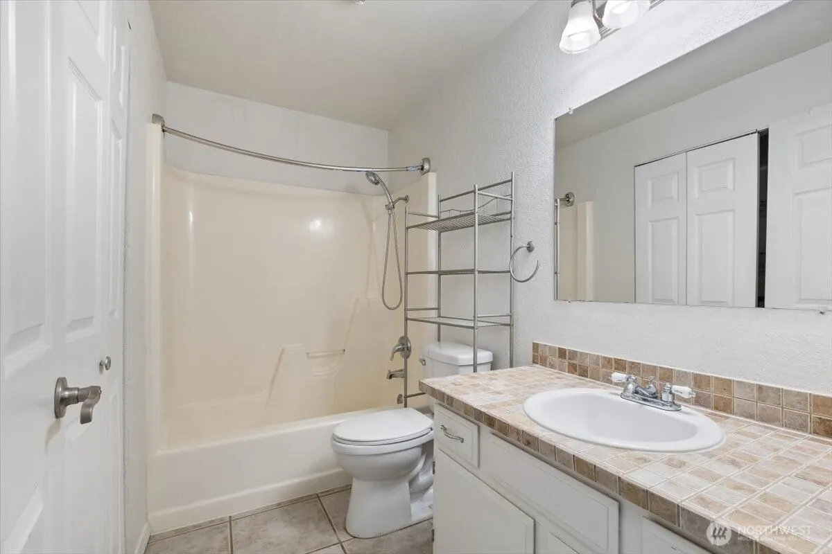 6703 204th Street SW #206, Lynnwood, WA 98036